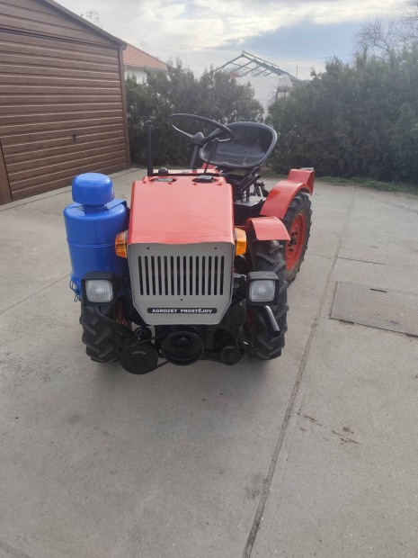 Tz4k14b kis traktor 