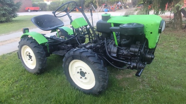 Tz4k T10 kis traktor 