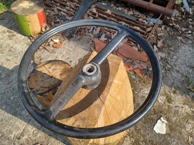 Tz4k korm�nyker�k /�kes/