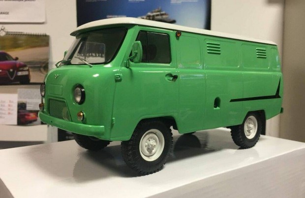 UAZ 452 Van 1985 1:18 1/18 Premium Classixxs resin