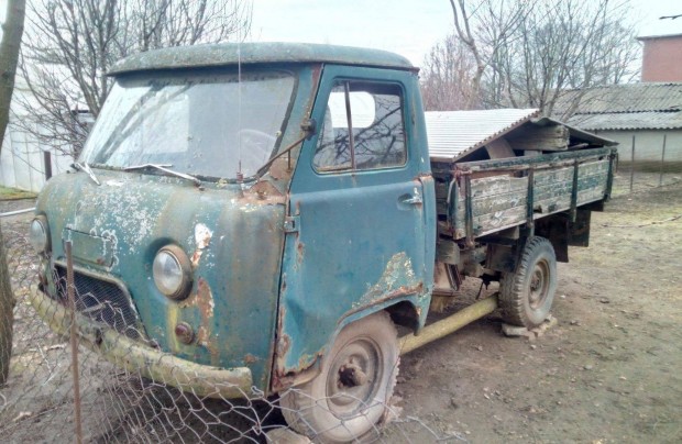 UAZ 452 plats