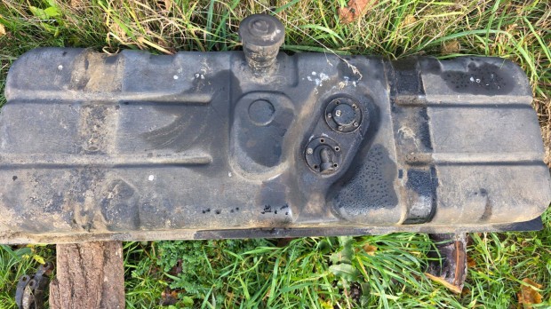 UAZ fixesre bontott tank