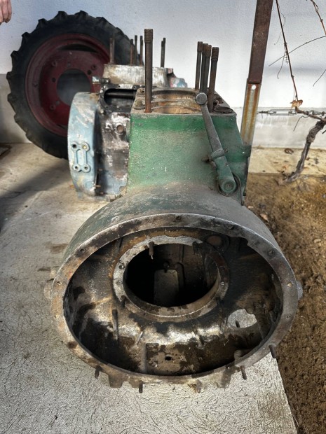 UE28 alkatr�sz (blokk 2db, els� ker�k)