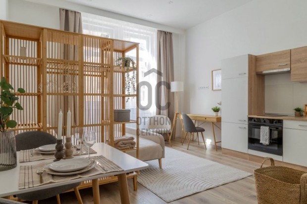 �JSZER� KIAD� GARZON AZ ALM�SSY T�RN�L