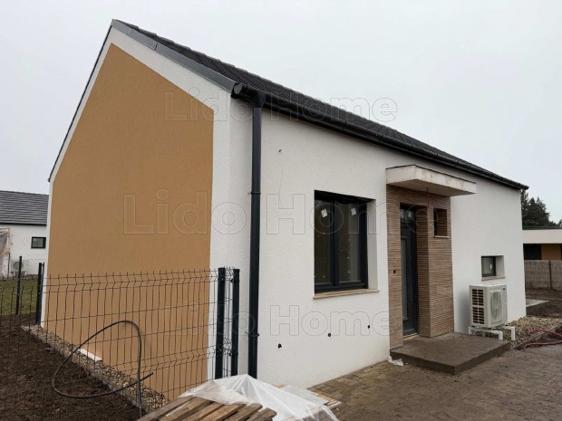 �J �P�T�S� BALATON K�ZELI LAK�H�Z SI�FOK-S�ST�N