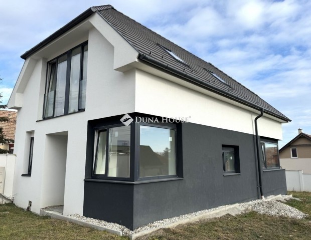 �J �P�T�S� H�SZIVATTY�S CSAL�DI H�Z Z�LD�VEZETBEN!