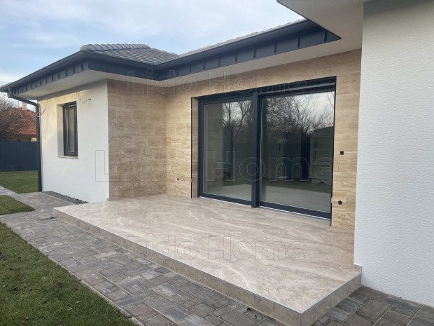 �J �P�T�S� LAK�H�Z SI�FOK FOKIHEGYEN!