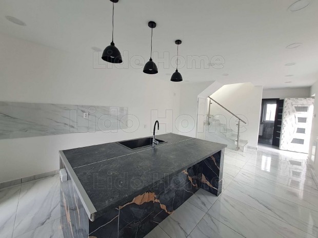 �J �P�T�S�, K�TSZINTES CSAL�DI H�Z ELAD� K�THELYEN  BALATON K�ZEL�BEN