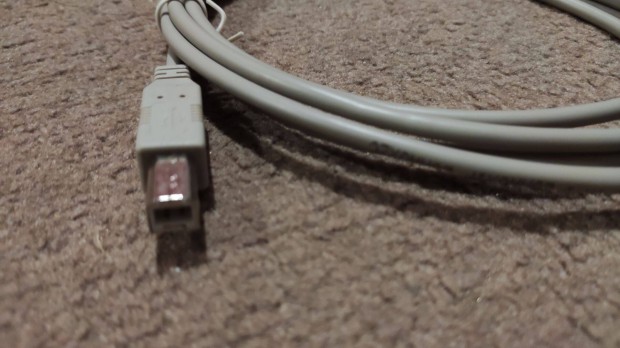 USB 2.0 kbel A-B. 180 cm hossz r: 400 forint. Foxposttal posta mehe
