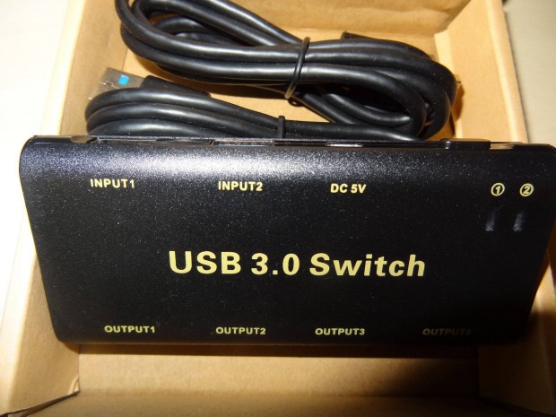 USB 3.0 switch 2 in 4 out