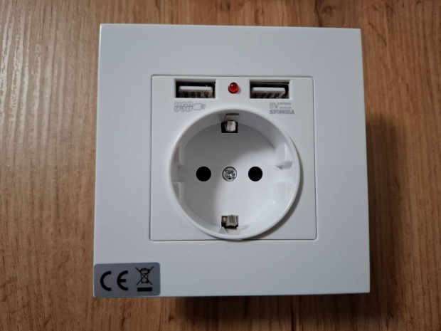 USB ajzat konnektor aljzat eladó 5db új süllyesztett