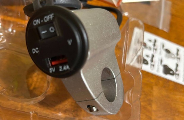 USB aljzat motorkerékpárra