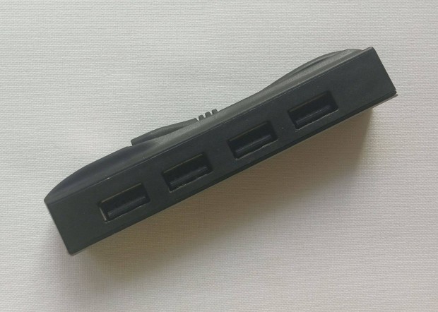 USB eloszt HUB 2.0 * Tlti, mkdteti a hozzkapcsolt USB eszkzket