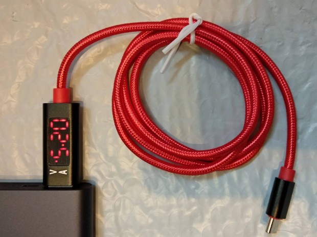 USB kábel feszültség és töltéserősség mérő LED-del (fekete, piros)