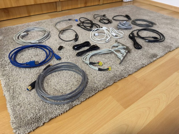 USB kábelek, adapterek vegyesen