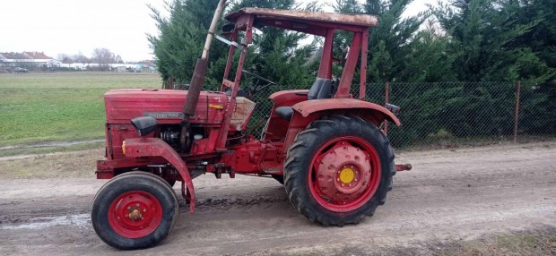 UTB 300 traktor