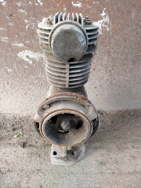 UTB traktor tartoz�k