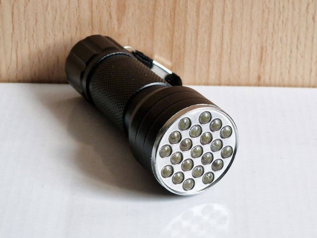 UV lmpa pnz vizsglathoz UV ragasztkhoz fekete 21 LED-es Mini