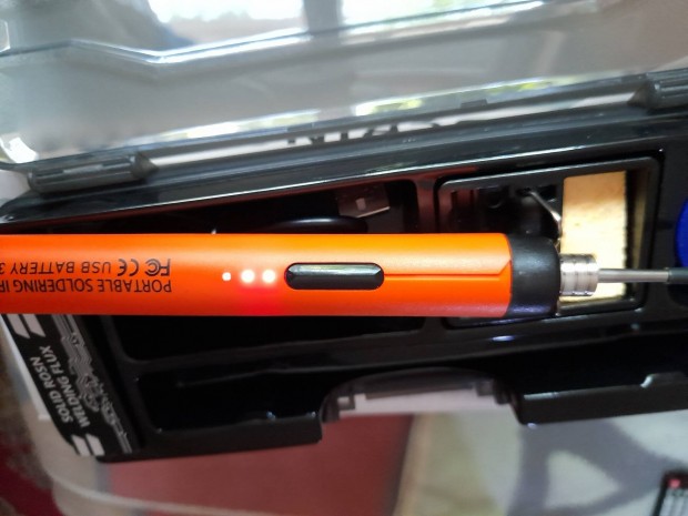 �, forraszt� k�szlet, h��ll� munkalappal.