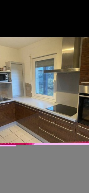 U-alak� G�pes�tett Dan K�che