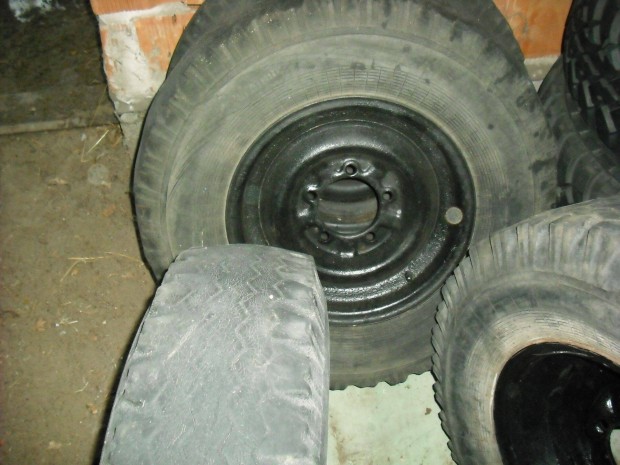 Uaz 15-�s �s 16-os kerekek elad�