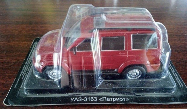 Uaz 3163 "Patriot" kisauto modell 1/43 Elad