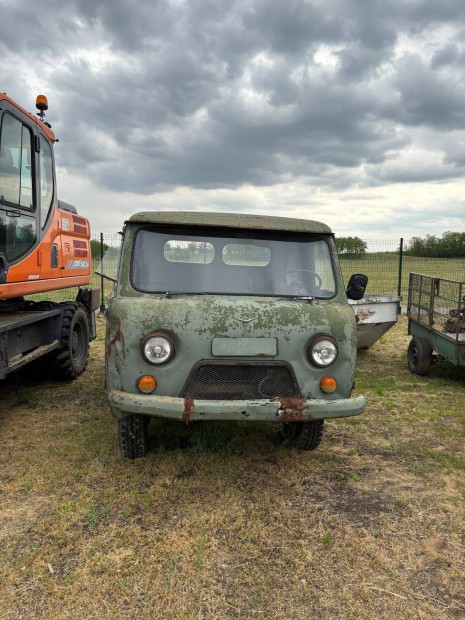 Uaz, plats elad