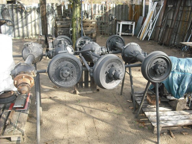 Uaz alkatrszek felszmolsbl elad