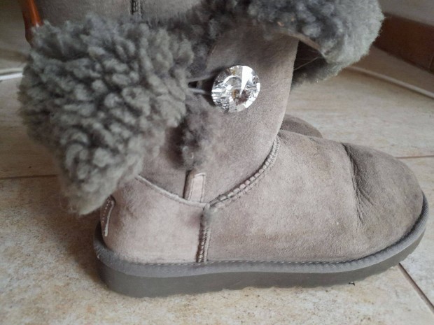 Ugg bunda csizma 38-as elad