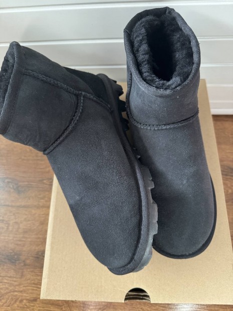 Ugg classic mini