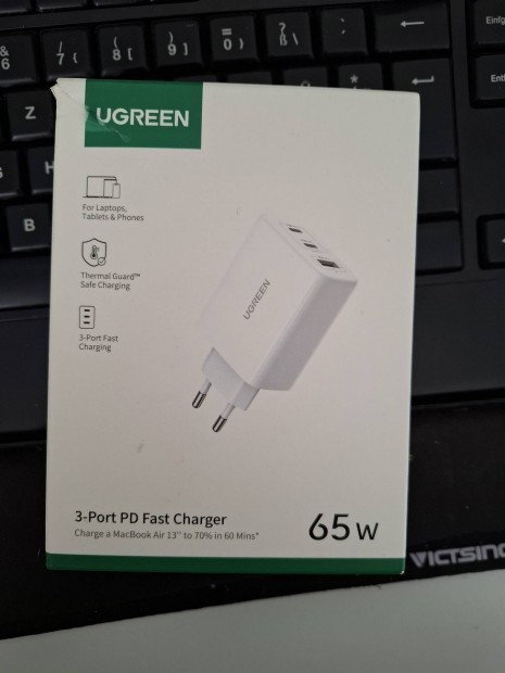 Ugreen 65W gyors tlt 2x usb-c, 1x usb-a 