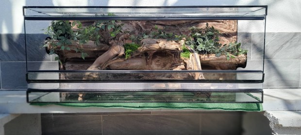 Új 100x40x40-es terrárium beépített háttérrel eladó