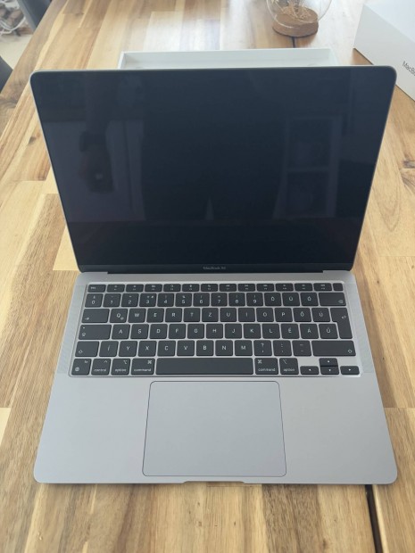 j 13" M1 Macbook Air