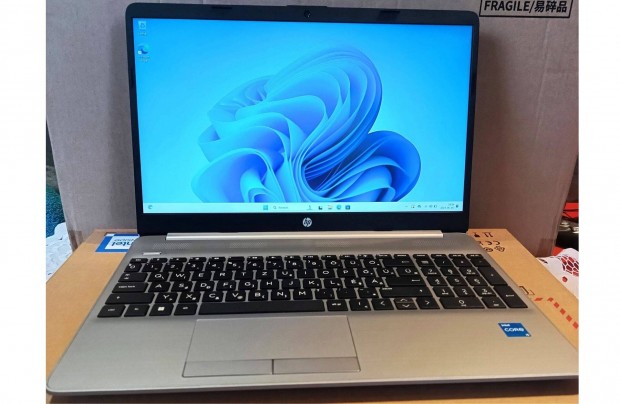 j 15.6" HP bivalyers laptop Intel Core i5, Windows 11, 2 v garancia