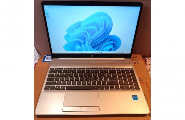 j 15" HP laptop, Intel Core i5, 512 vagy 1000 GB SSD, WIN11, 2v gari