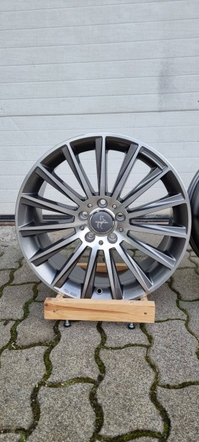 j 18"-os alufelni 
