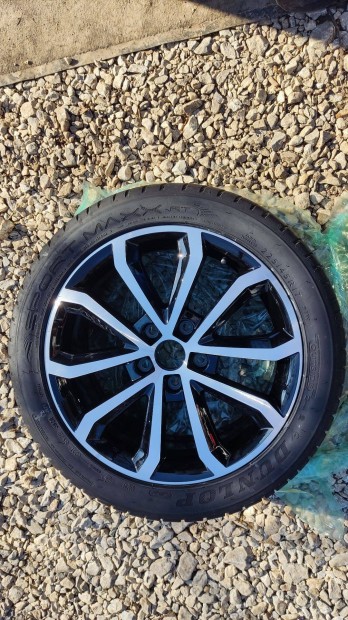 j 1 db Skoda octavia alufelni s nyrigumi