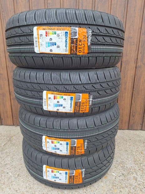 j 205/50 R17 Tracmax Tli gumi garnitra. 205/50/17