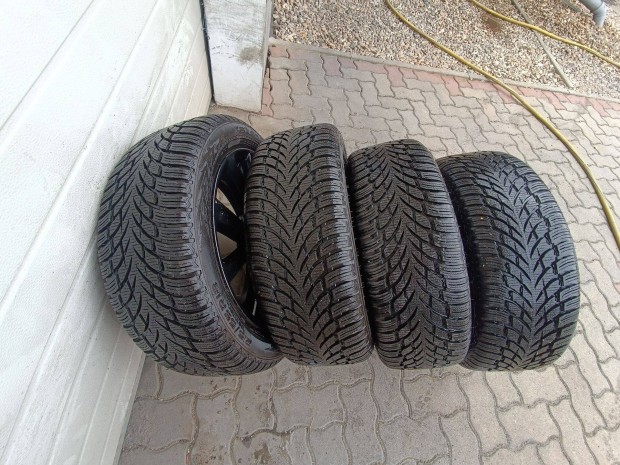 Új 215/55 R 18 Nokian WR SUV 4 téli gumi eladó!