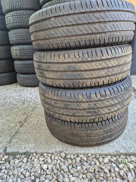 j 215/65R16C 215/65 R16C Michelin Agilis nyri gumi