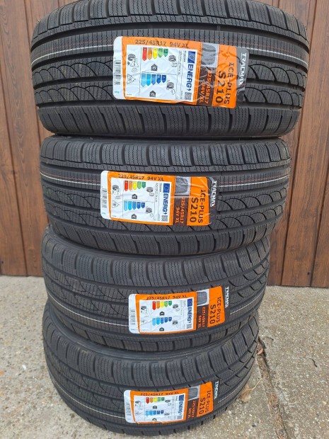 j 225/45 R17 Tracmax Tli gumi garnitra elad. 224/45/17