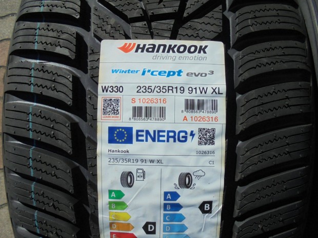 Új 235/35 R 19-es Hankook téli gumi pár eladó