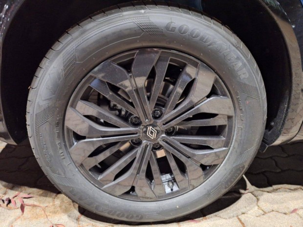 �j 235/55 R18 Goodyear ny�ri gumi 4 db