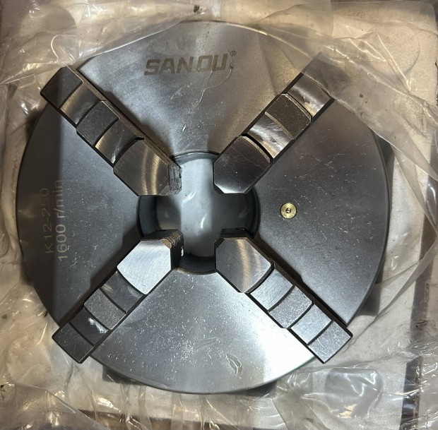 Új 250 mm-es 4 pofás eszterga tokmány