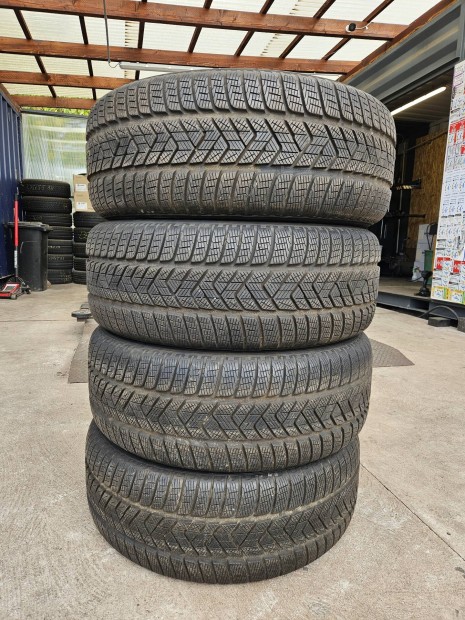 j 255/60R18 Pirelli Scorpion winter tli gumi garnitra 