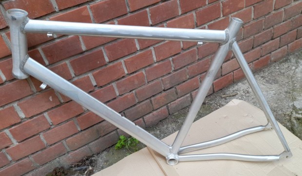 �j 28-as festetlen alu ker�kp�r v�z