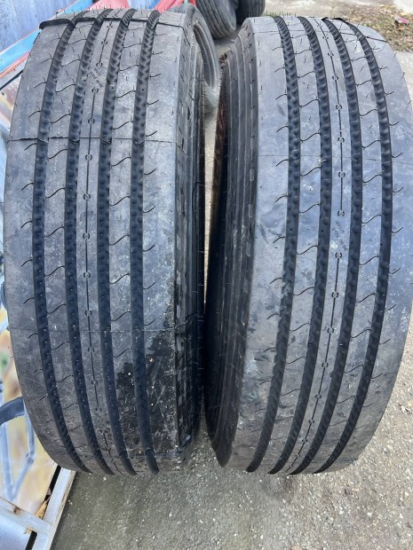 j 315/80 R22,5 
