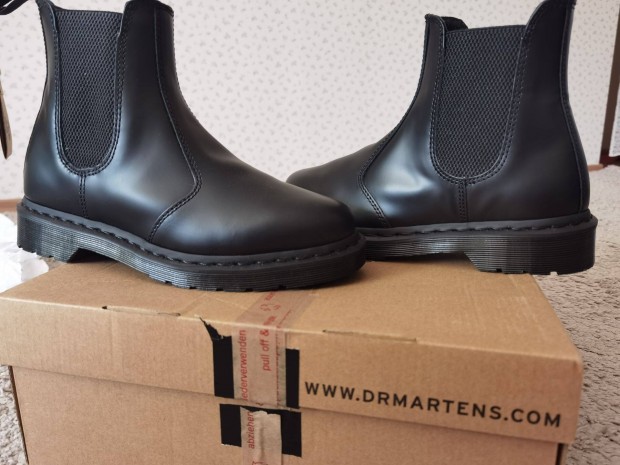 j 40-es Dr martens Chelsea bakancs elad