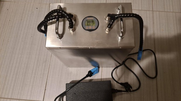 Új 48V 50Ah Lifepo4 lítium lithium akkumulátor hajóhoz, napelemhez stb