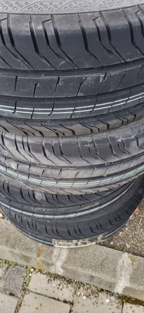 j 4 darab Continental 235/60 R17 C teheraut nyri gumi olcsn